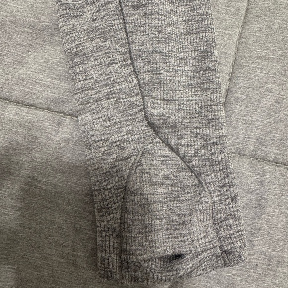 Grey swiftly lululemon long sleeve - Picture 4 of 4